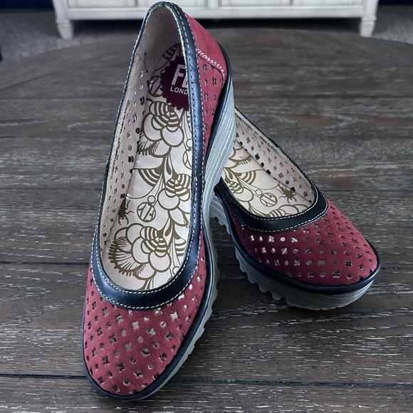 Fly London Shoes 37/7 Yika Perforated Wedges Brick Suede Leather NWOB - Picture 7 of 9